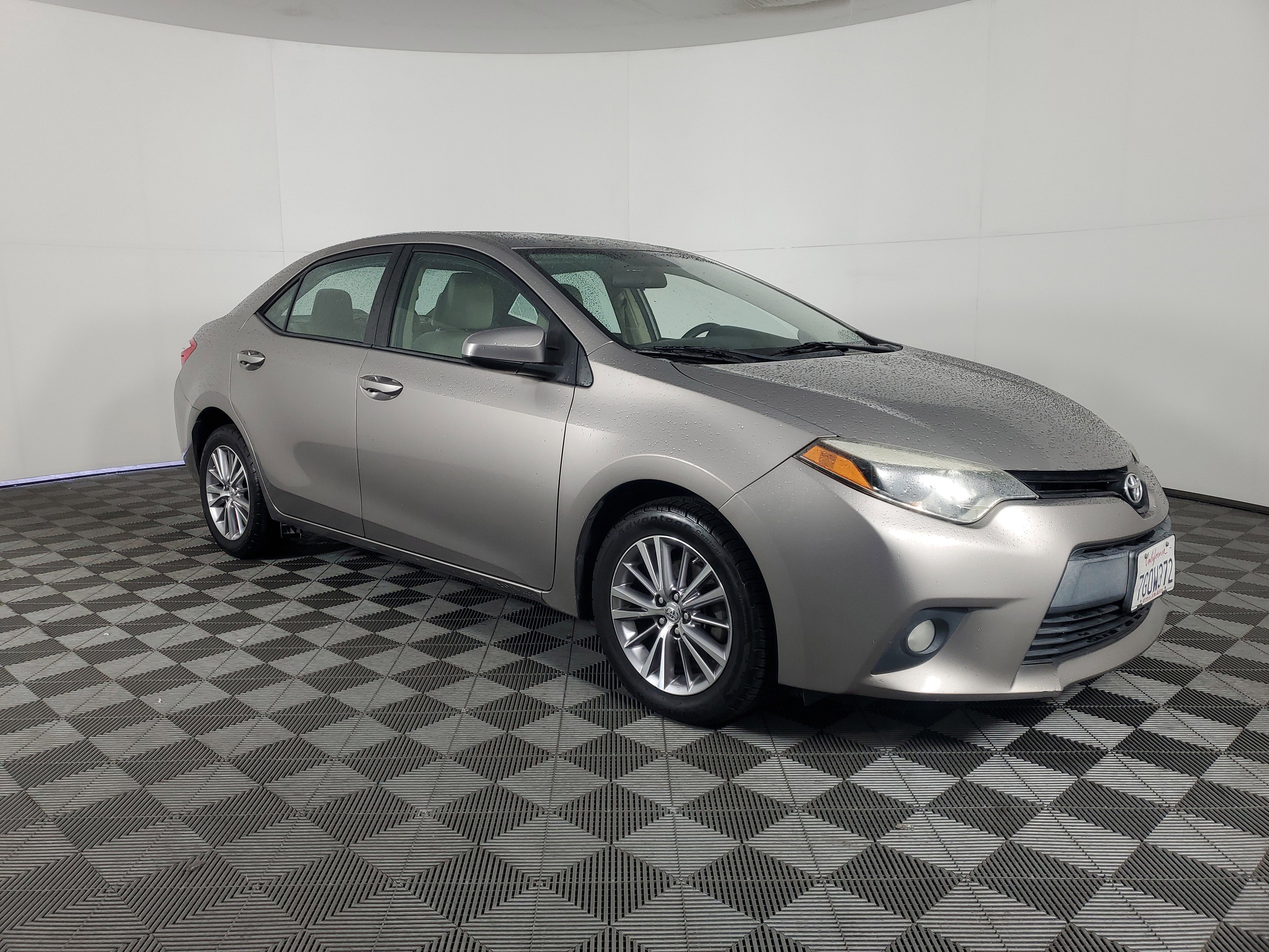 Used 2014 Toyota Corolla LE image 2