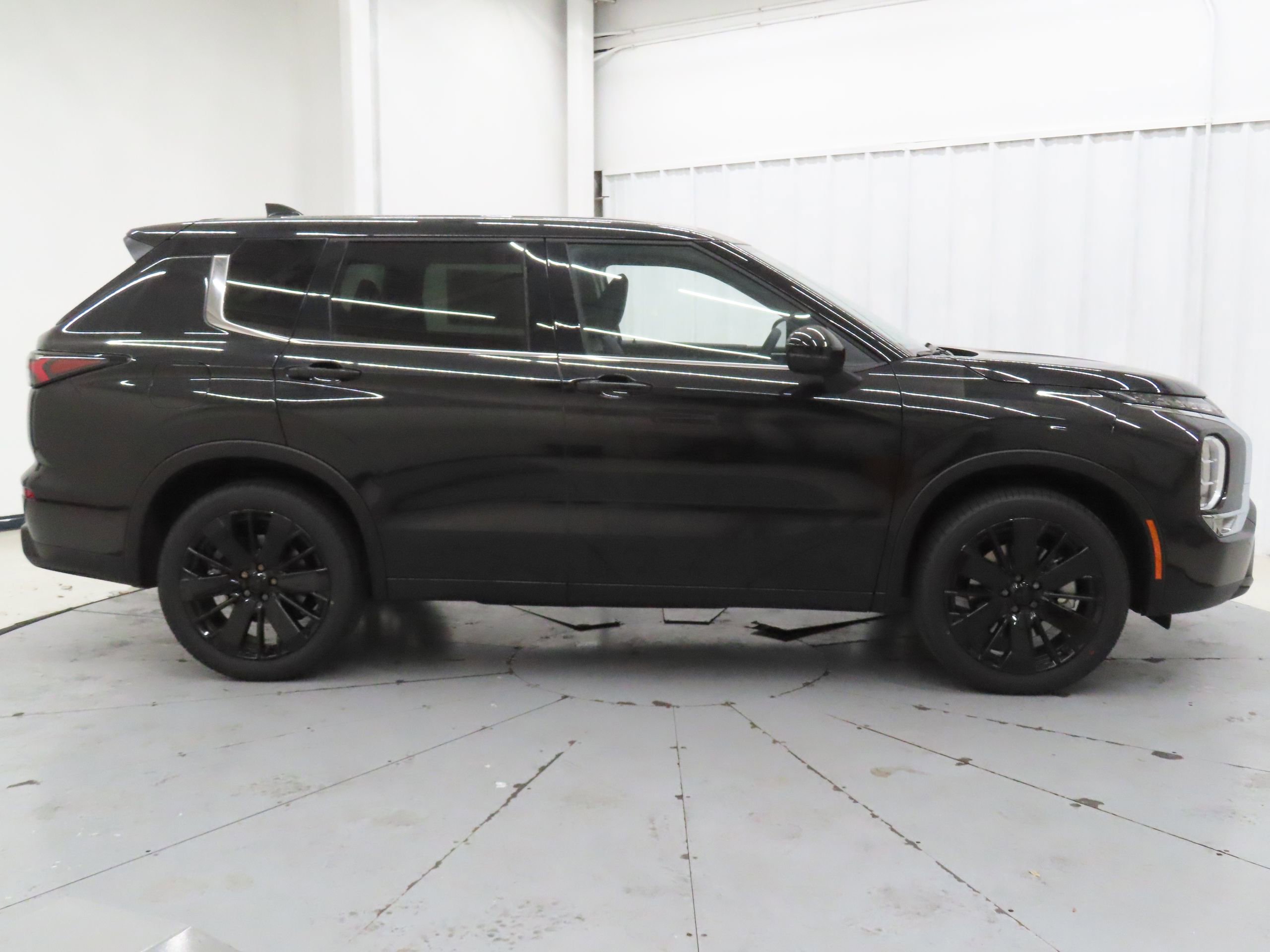 New 2026 Mitsubishi Outlander LE FWD video 2