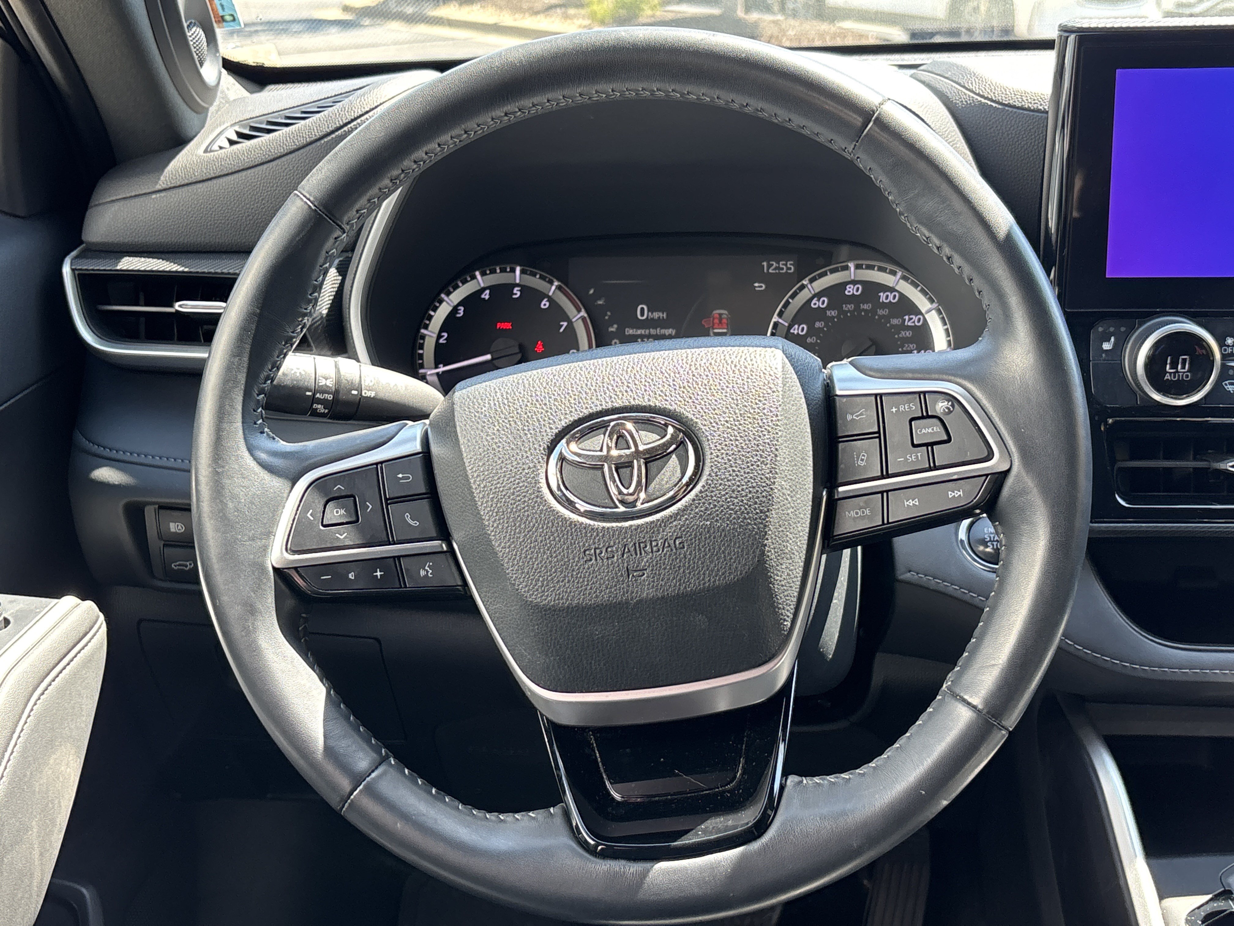 Used 2023 Toyota Highlander XSE AWD/4WD image 17