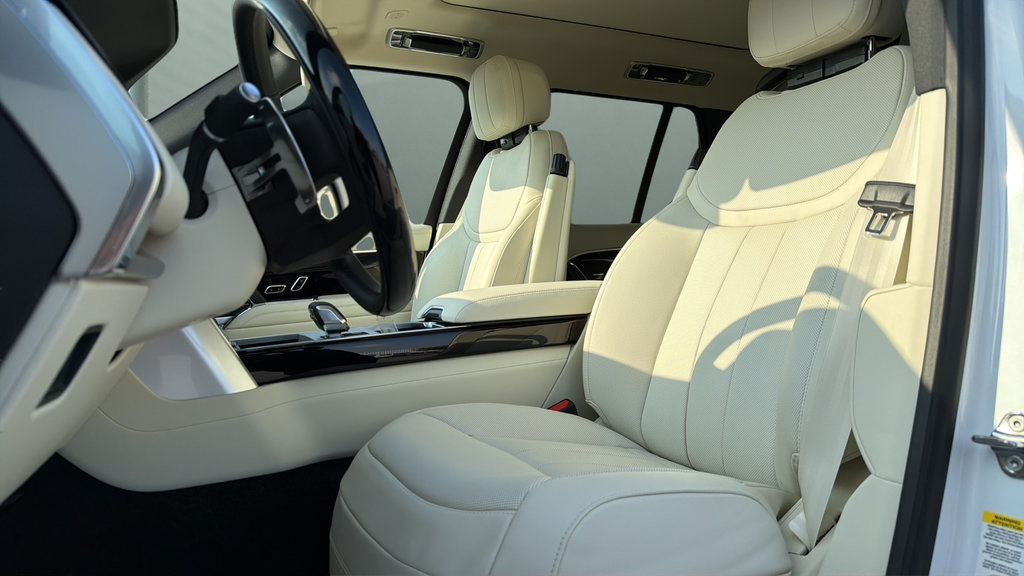 Used 2026 Land Rover Range Rover SE AWD/4WD image 19