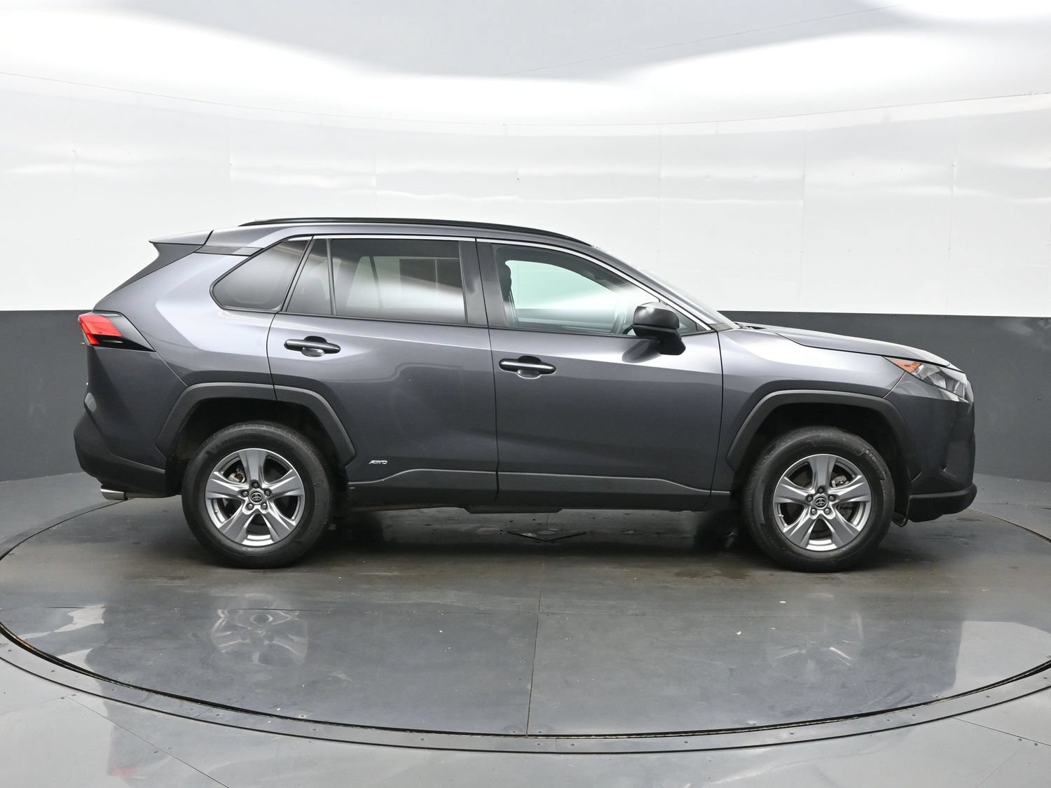 Used 2022 Toyota RAV4 LE AWD/4WD image 7