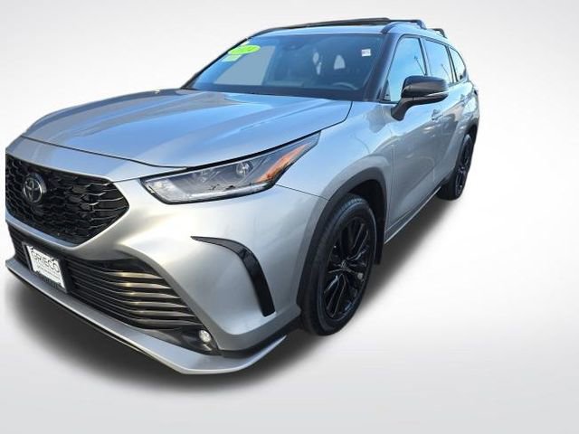 Used 2024 Toyota Highlander XSE image 3