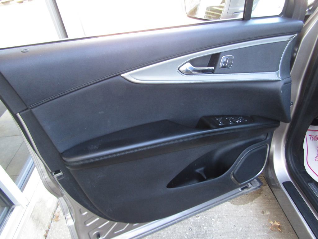 Used 2019 Lincoln Nautilus Select image 13