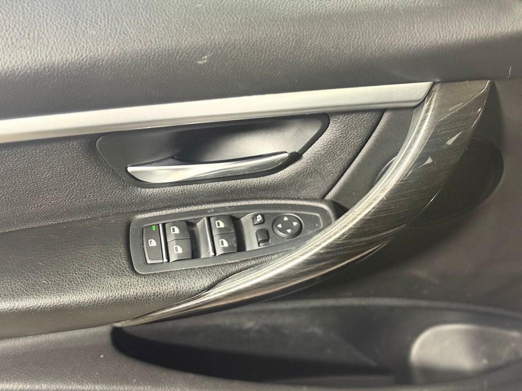 Used 2019 BMW 330i xDrive Wagon w/ Premium Package AWD/4WD image 13