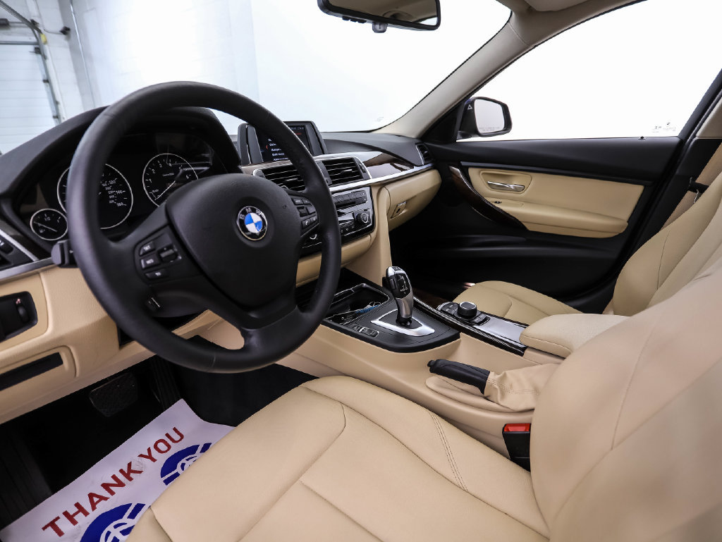 Used 2018 BMW 320i xDrive Sedan AWD/4WD image 10