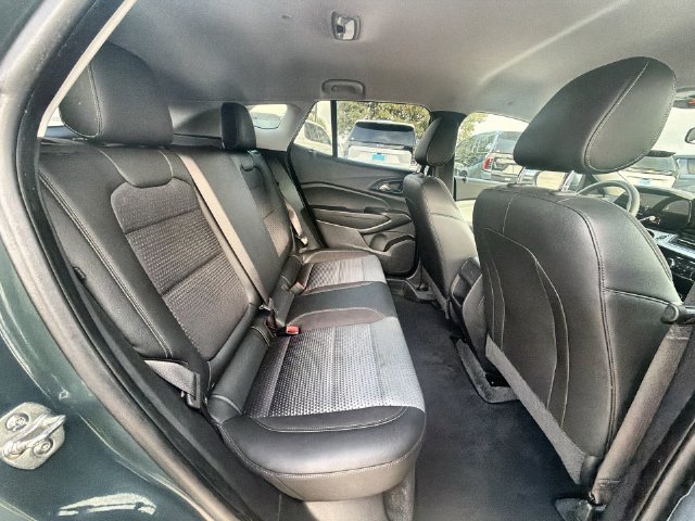 Used 2025 Chevrolet Trax LT FWD image 25