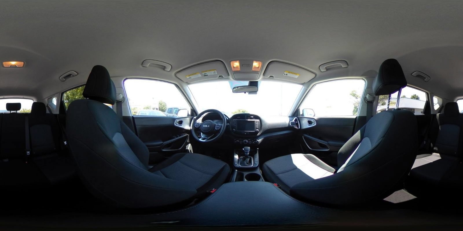 Used 2025 Kia Soul LX w/ LX Technology Package FWD image 40