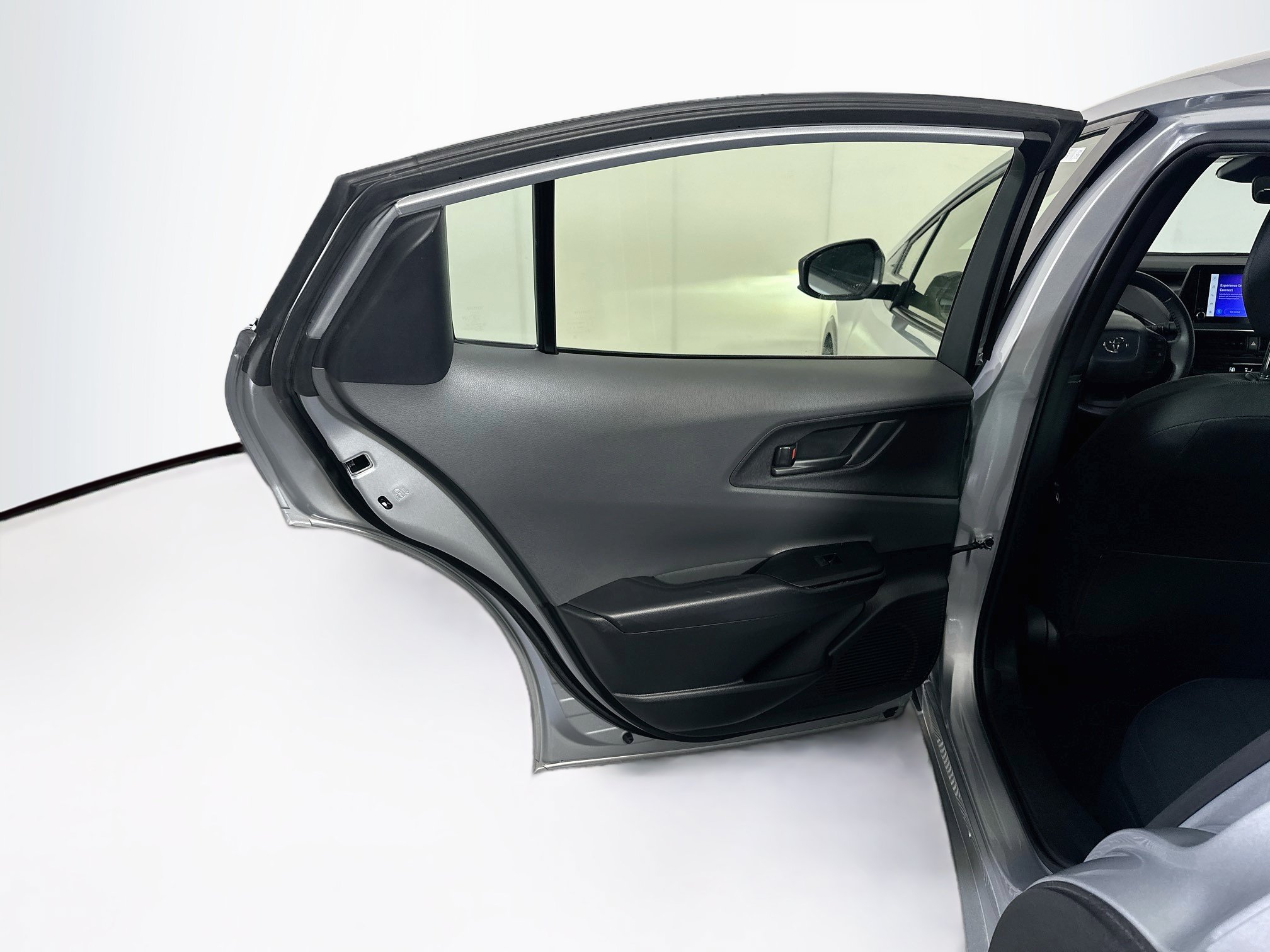 Used 2025 Toyota Prius LE FWD image 27