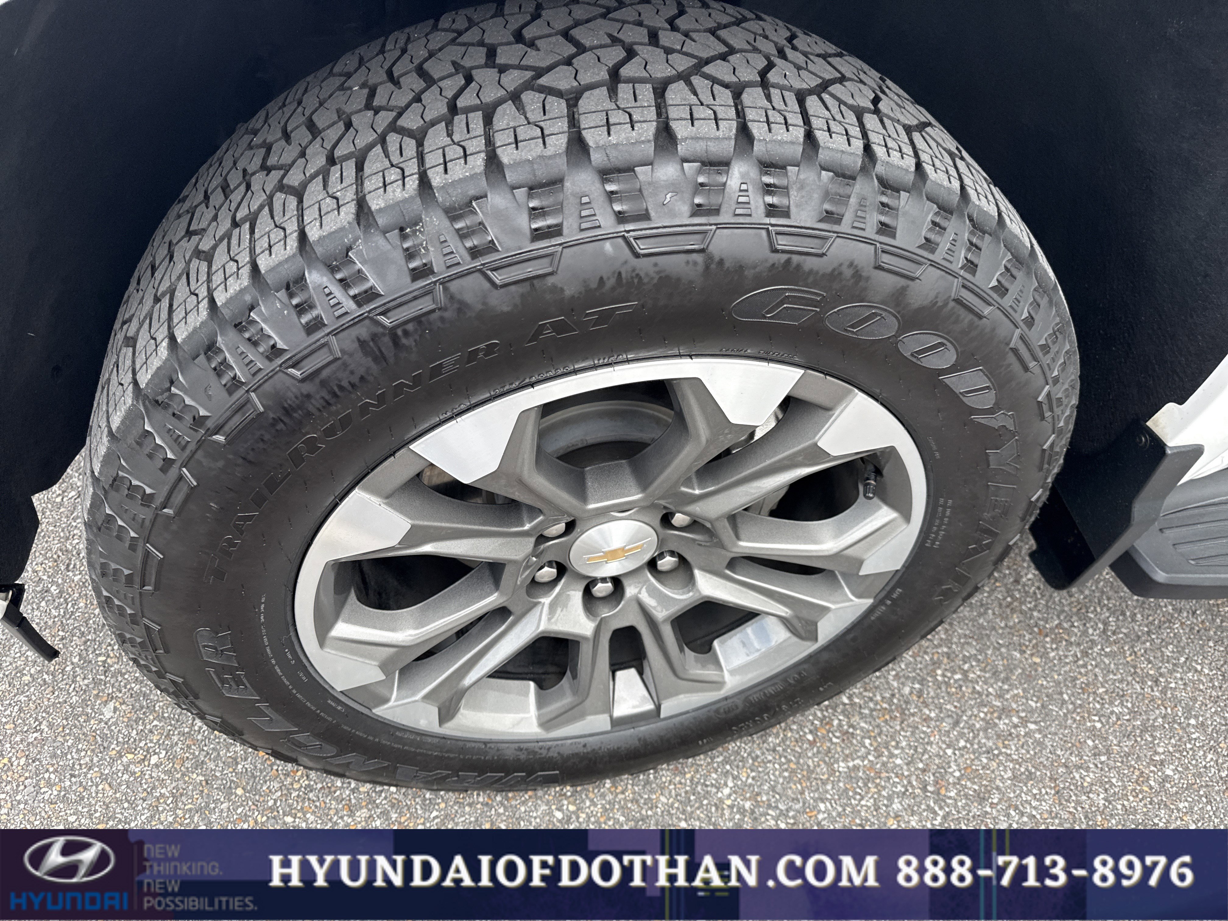 Used 2024 Chevrolet Silverado 1500 High Country w/ Technology Package AWD/4WD image 18