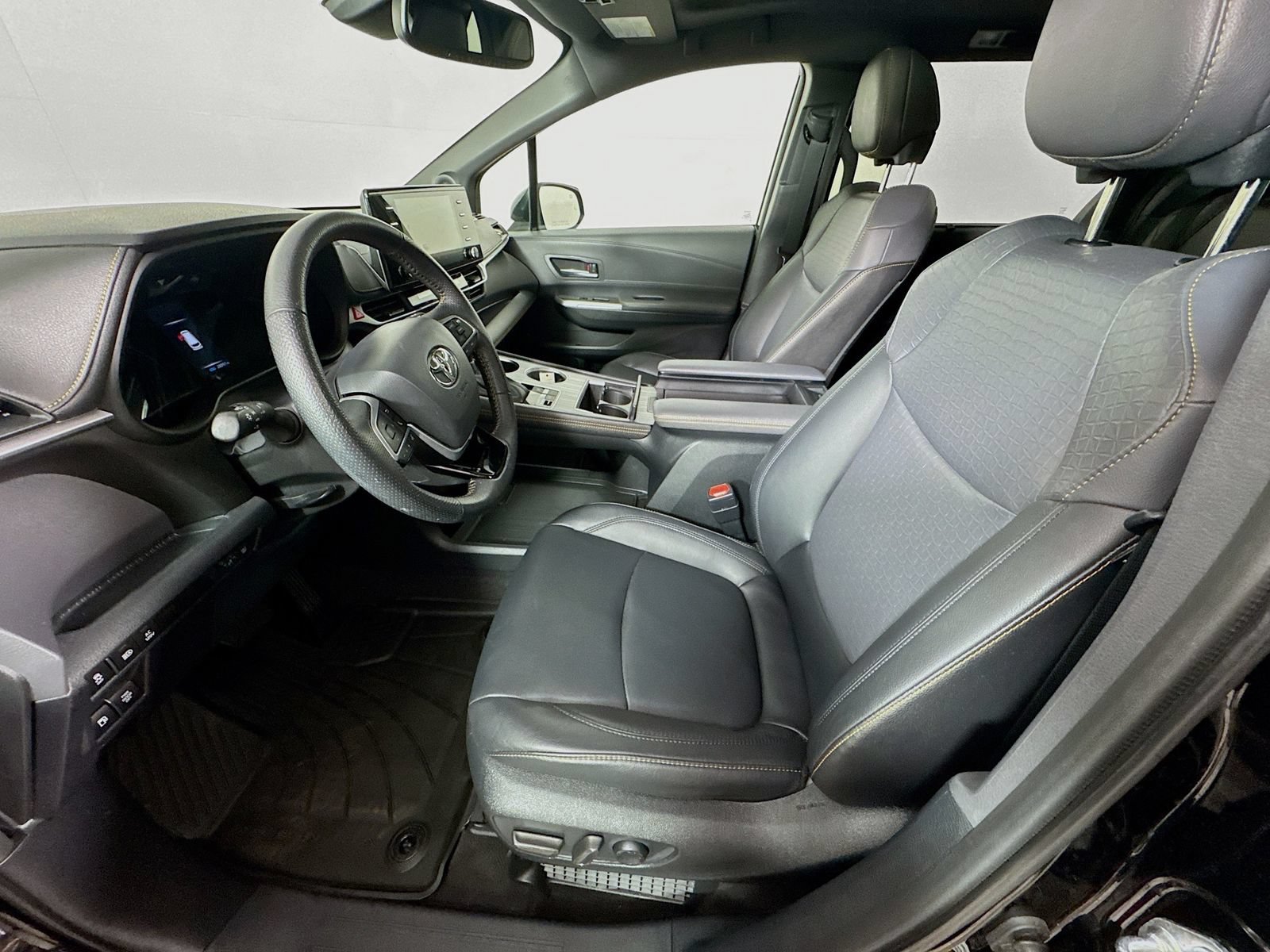 Certified 2022 Toyota Sienna XLE Woodland Edition AWD/4WD image 20