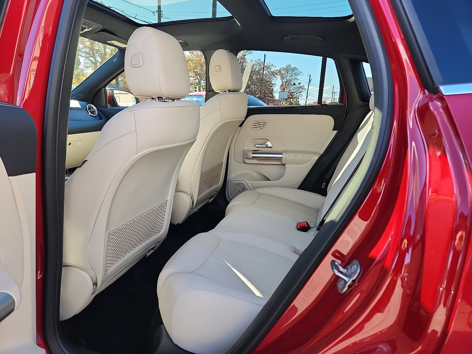 Used 2025 Mercedes-Benz GLA 250 4MATIC image 10