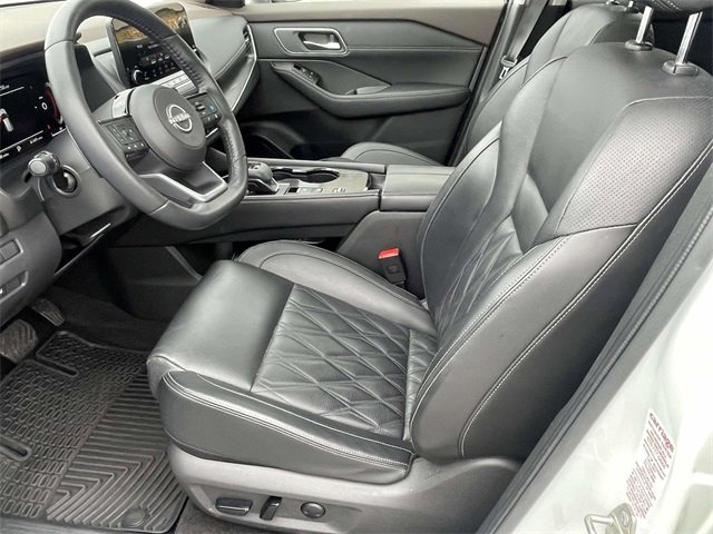 Used 2022 Nissan Rogue Platinum w/ Head-Up Display Package image 14