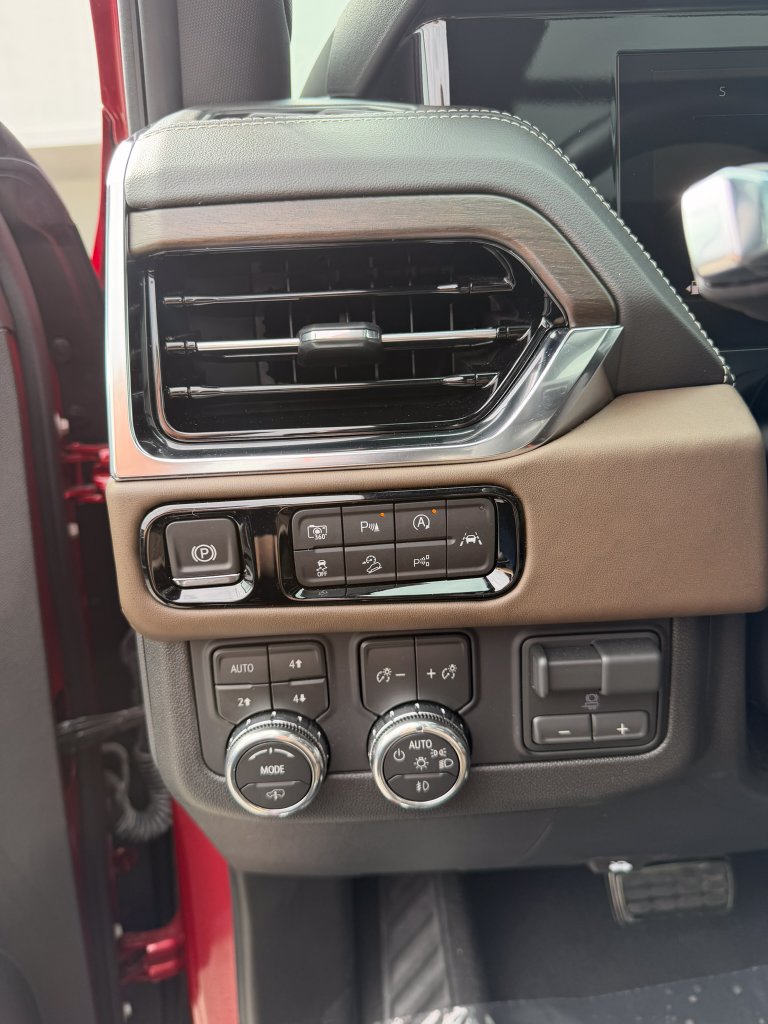 Used 2026 GMC Yukon XL Denali Ultimate w/ LPO, Floor Liner Package AWD/4WD image 9