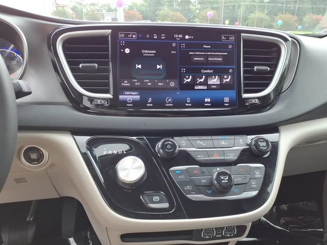 Used 2023 Chrysler Pacifica Touring-L FWD image 14
