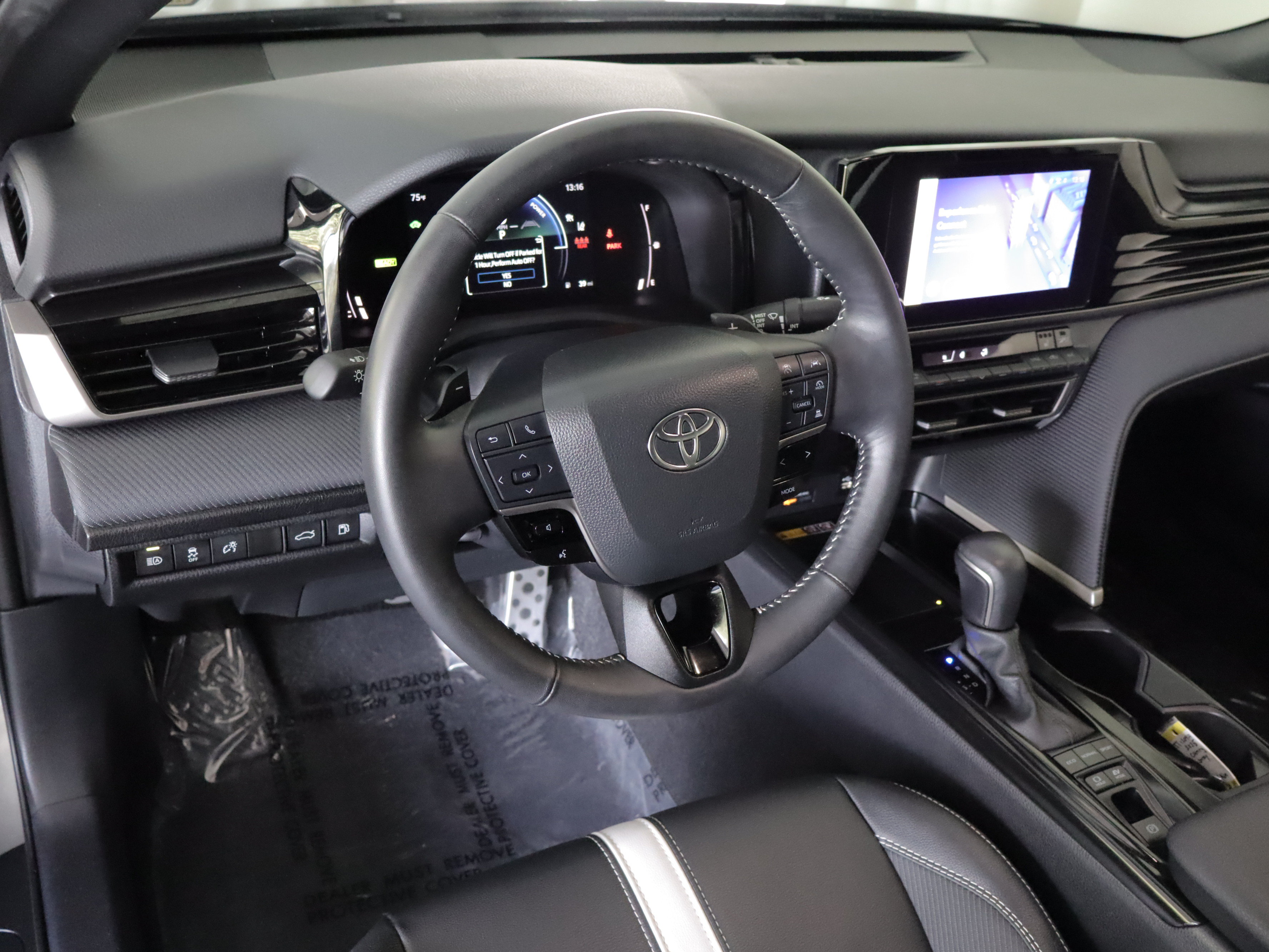Used 2025 Toyota Camry SE w/ Convenience Package FWD image 9