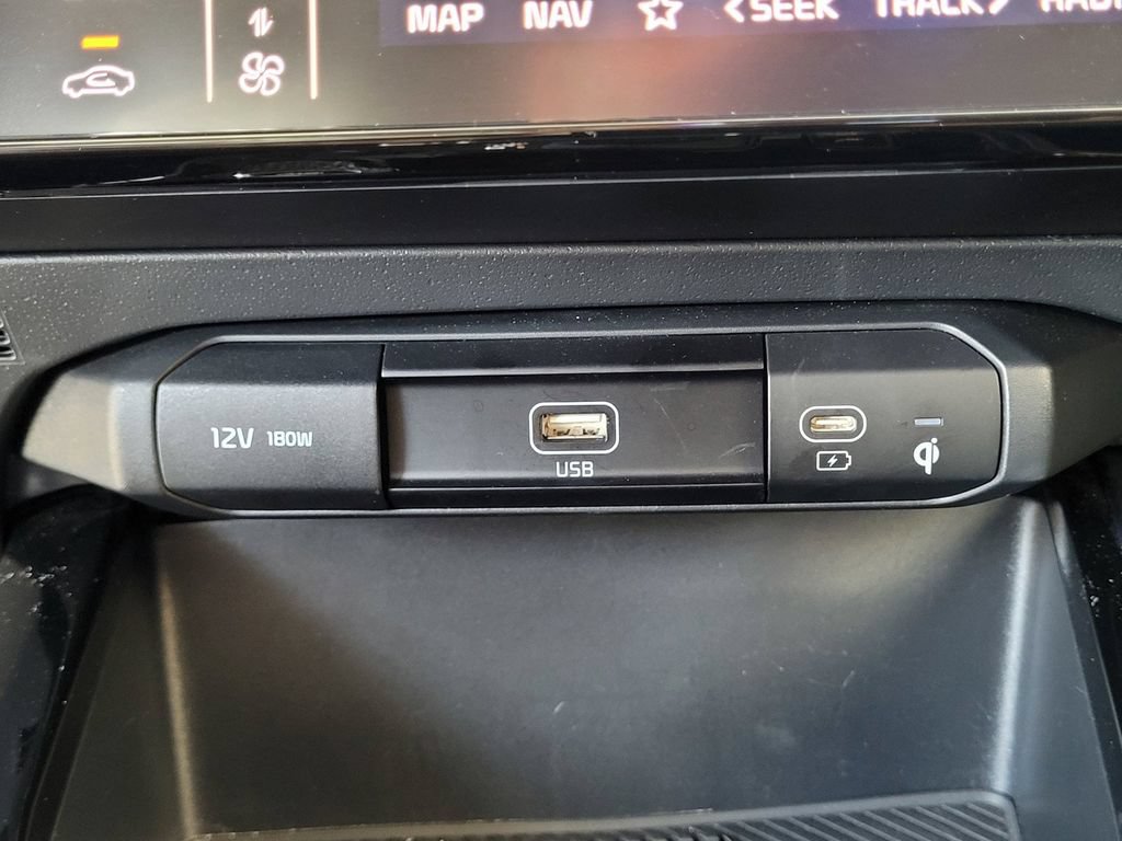 Used 2025 Kia Niro EX Touring FWD image 19