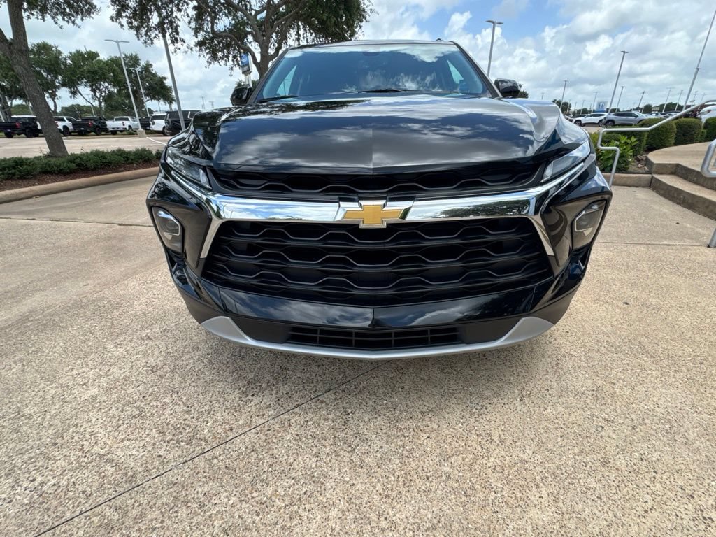 Used 2024 Chevrolet Blazer LT w/ Convenience Package FWD image 3