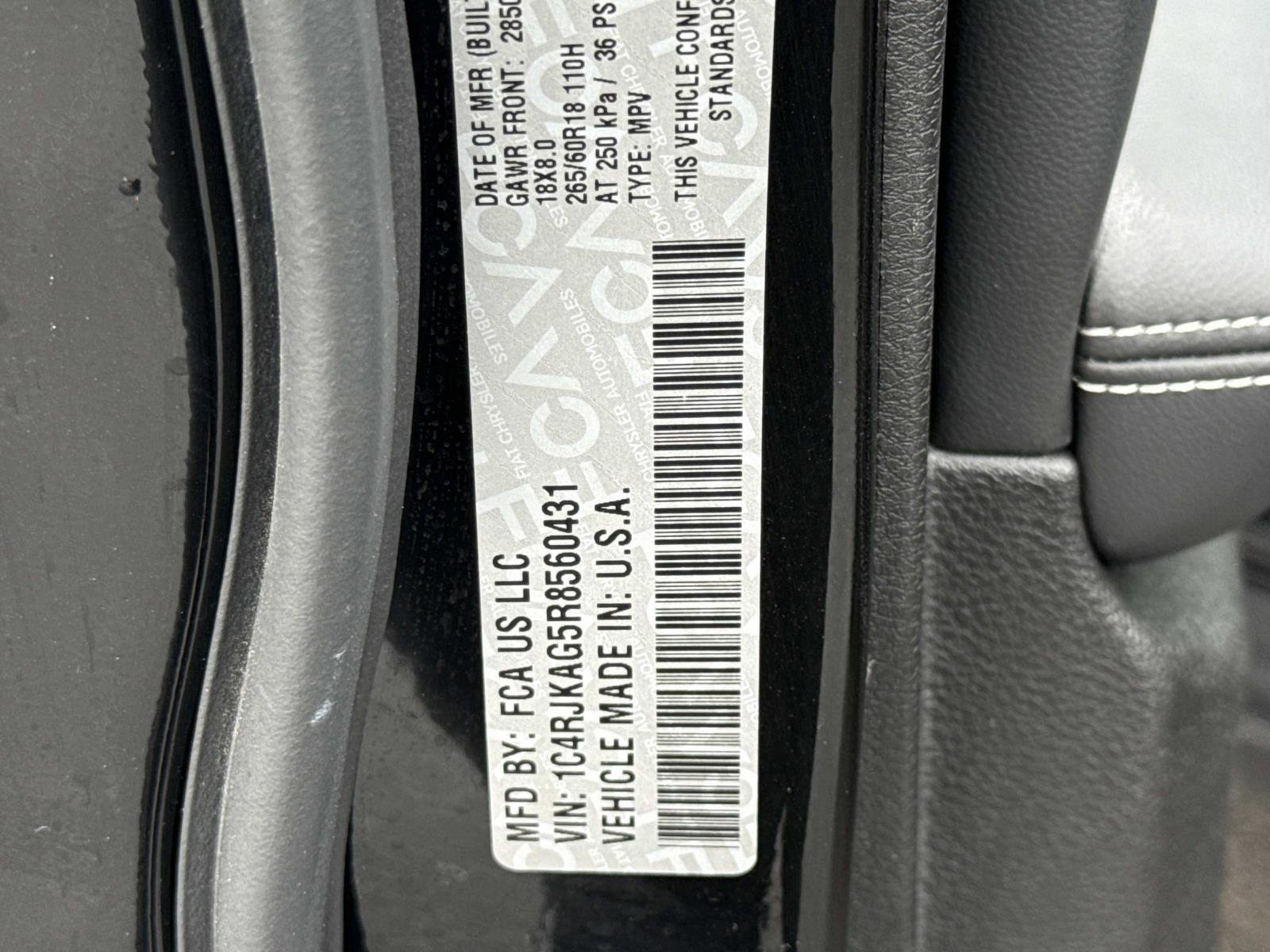 Used 2024 Jeep Grand Cherokee L Laredo image 30