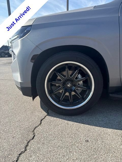 Used 2021 Chevrolet Suburban LT AWD/4WD image 9