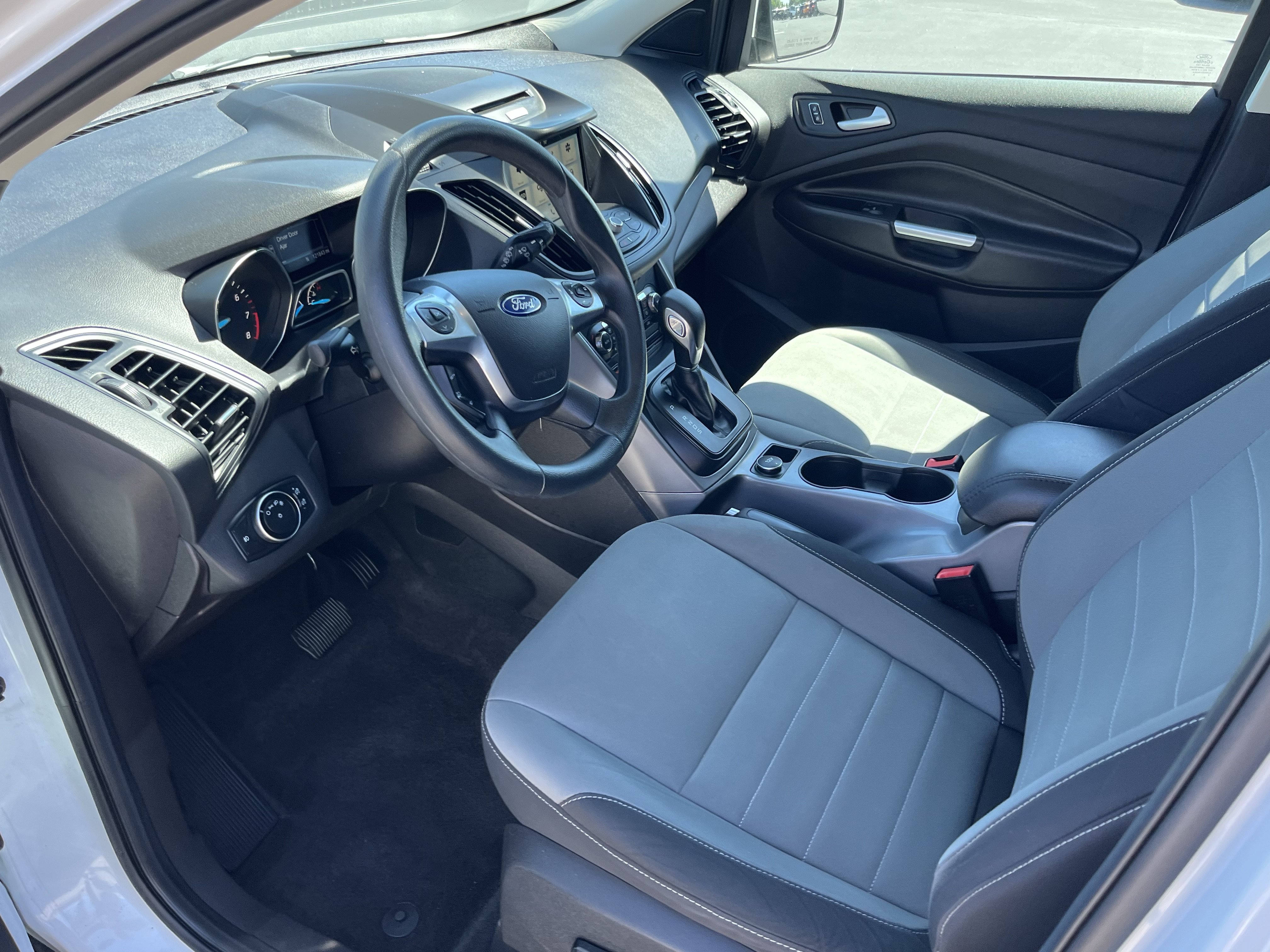 Used 2016 Ford Escape SE w/ Equipment Group 201A FWD image 6