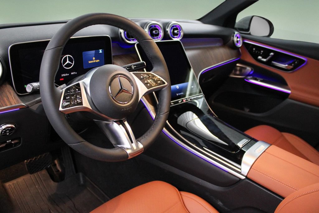 Used 2026 Mercedes-Benz GLC 300 4MATIC image 2