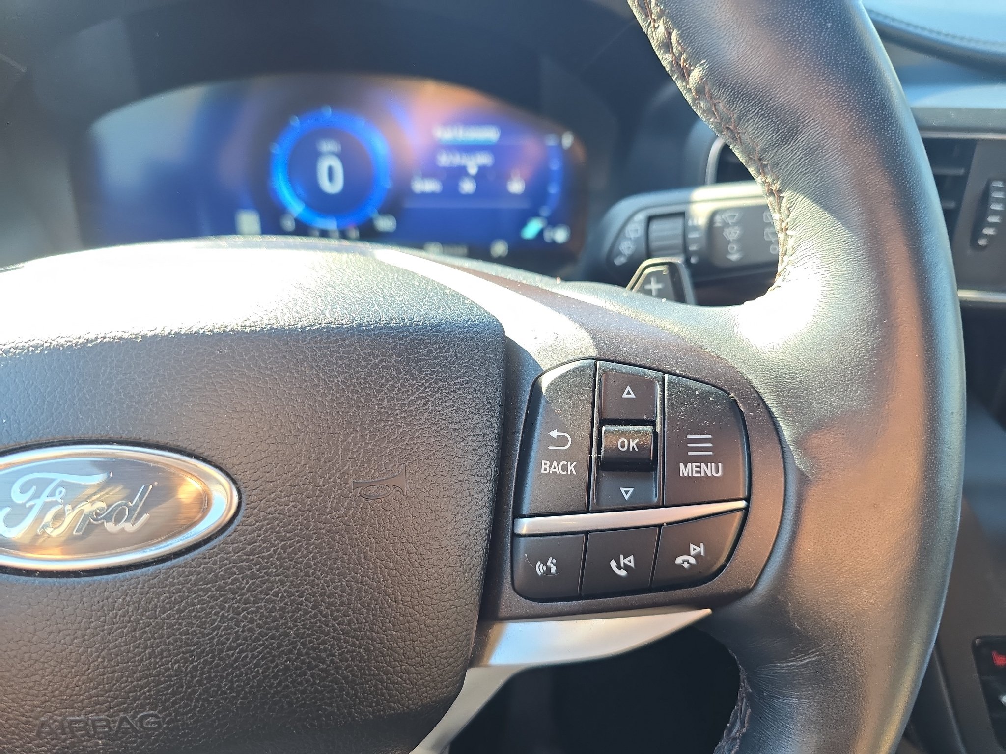 Used 2020 Ford Explorer Platinum w/ Premium Technology Package AWD/4WD image 25