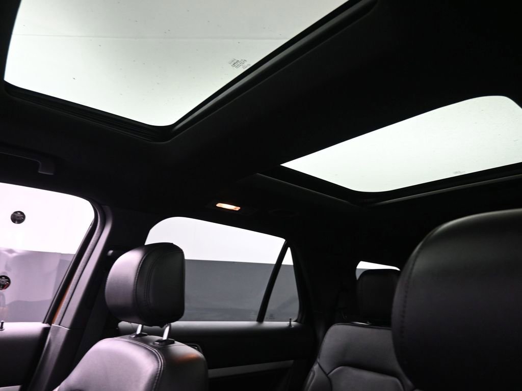 Used 2017 Ford Explorer XLT w/ Equipment Group 202A image 20