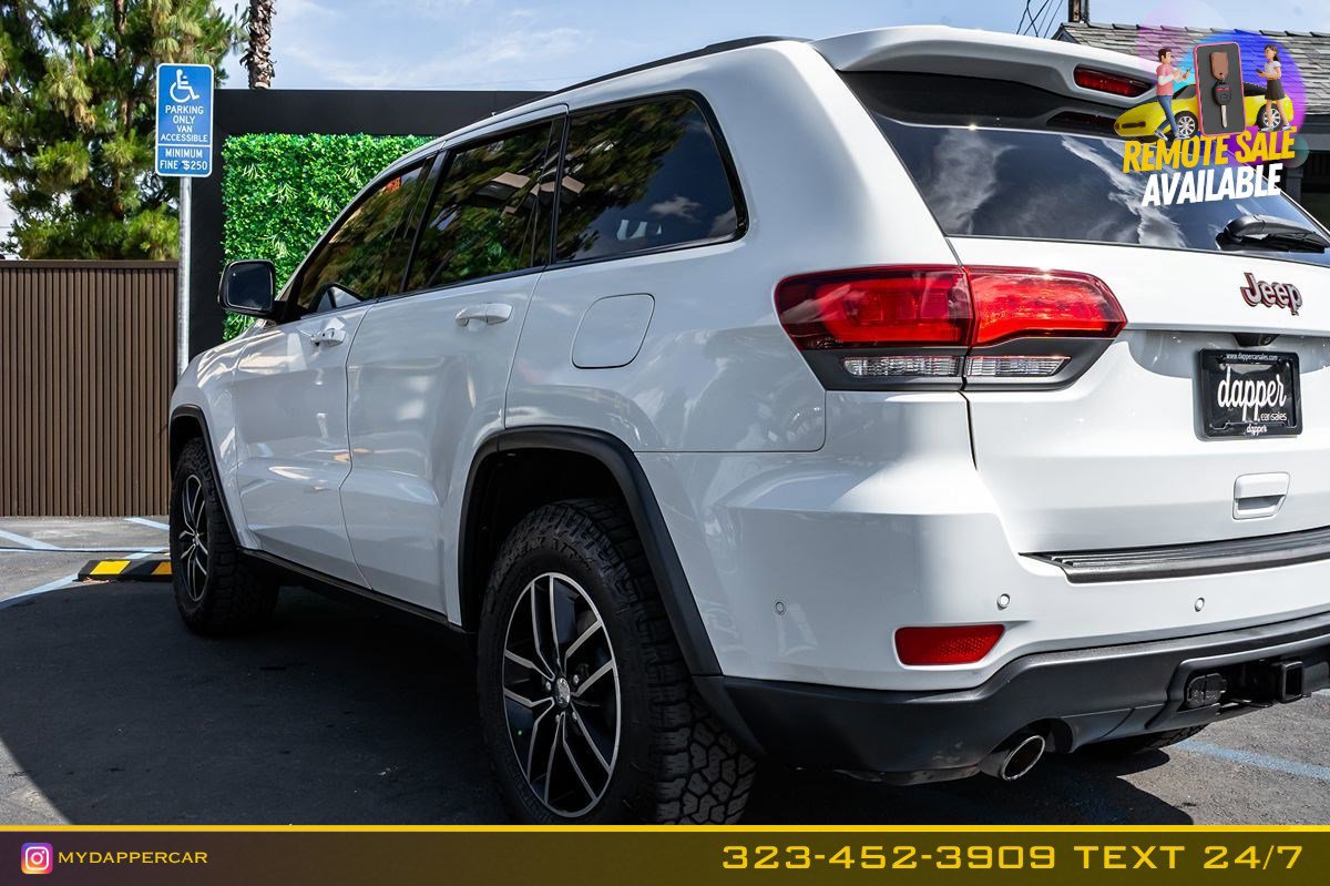 Used 2017 Jeep Grand Cherokee Trailhawk w/ Trailhawk Luxury Group AWD/4WD image 9
