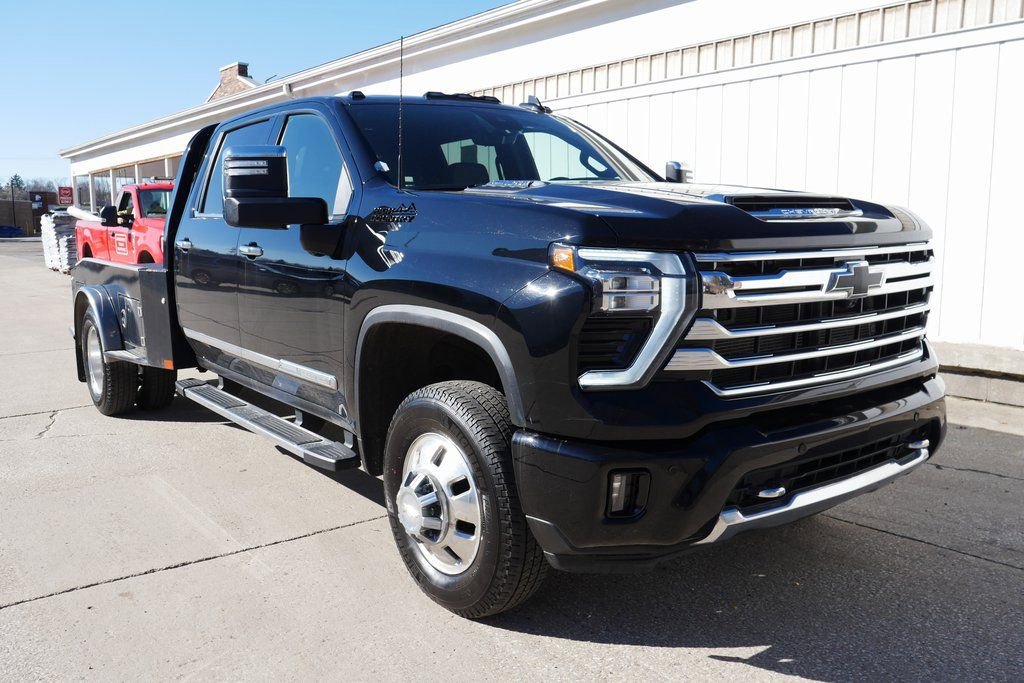 Used 2024 Chevrolet Silverado 3500 High Country w/ High Country Premium Package image 2
