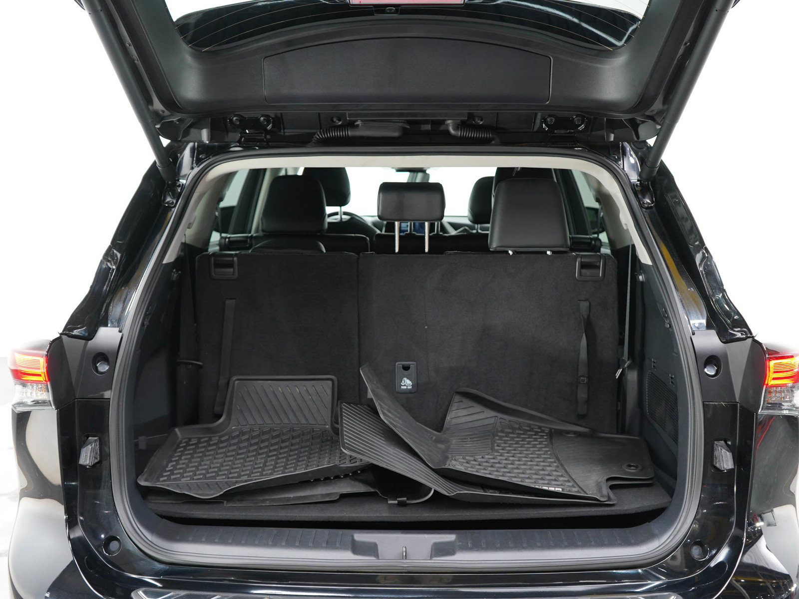 Used 2025 Toyota Highlander XLE AWD/4WD image 17