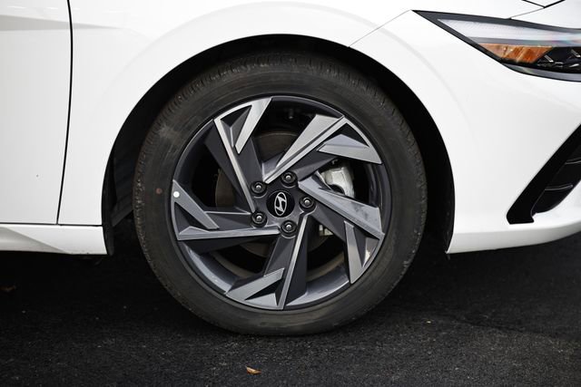 Certified 2025 Hyundai Elantra Limited image 5