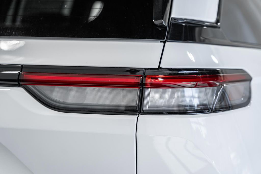 New 2025 Jeep Grand Cherokee Altitude image 6