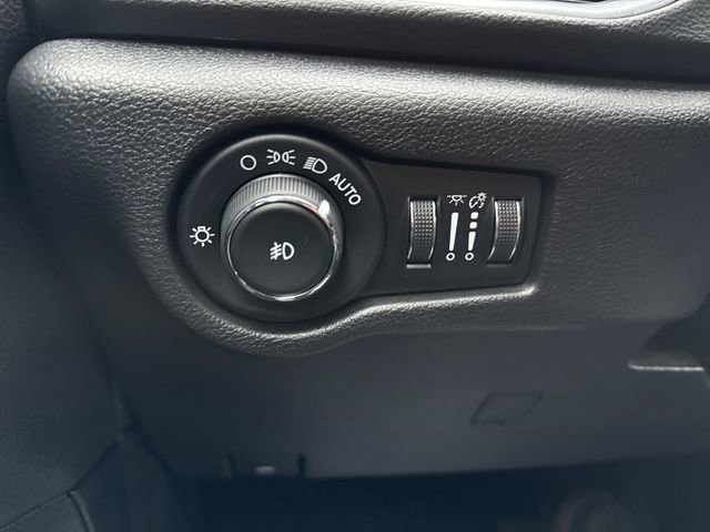 Used 2019 Chrysler Pacifica Touring-L w/ S Appearance Package image 16