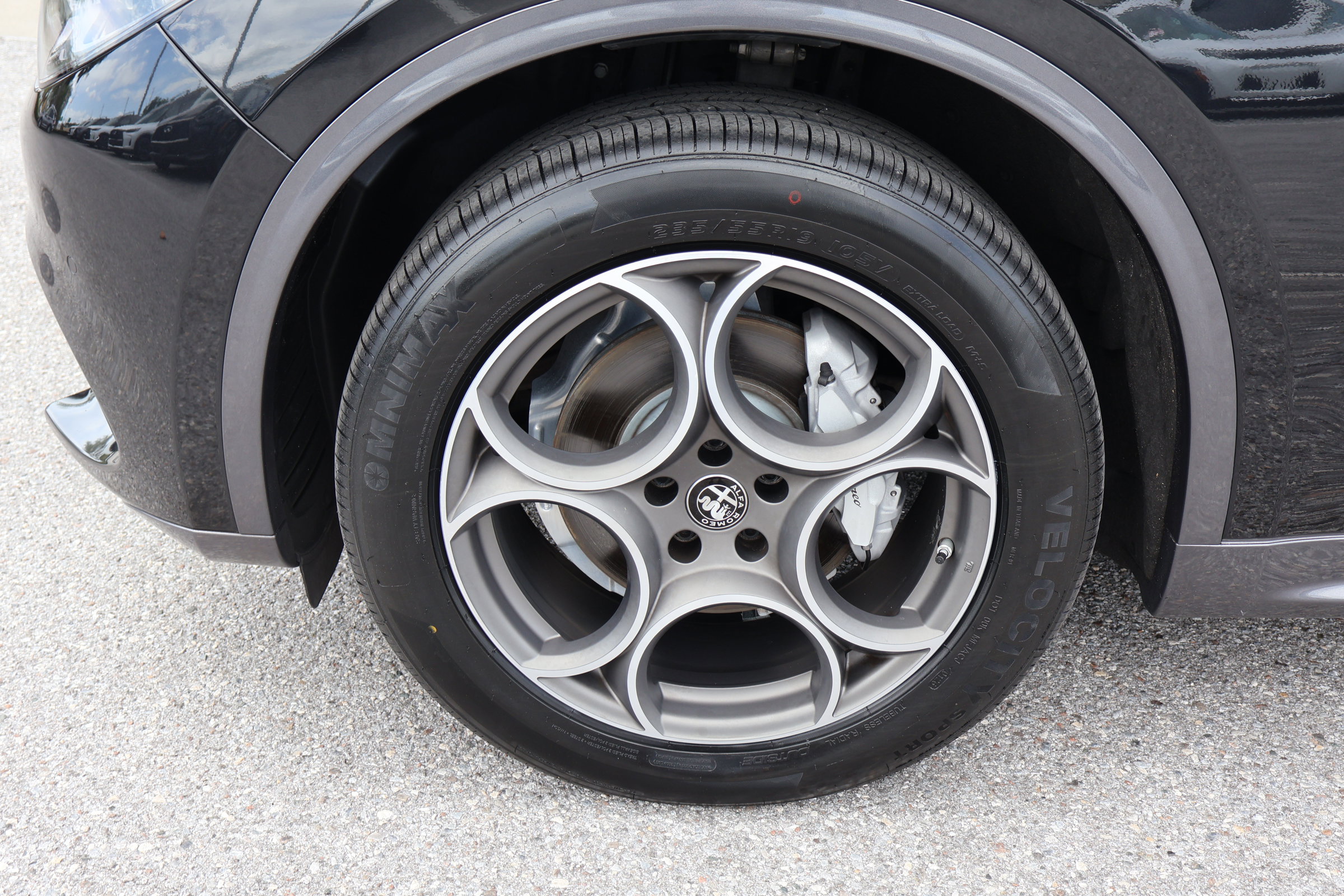 Used 2024 Alfa Romeo Stelvio Ti AWD/4WD image 14