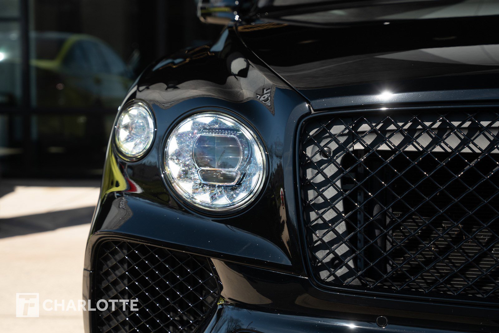 Used 2025 Bentley Bentayga image 4