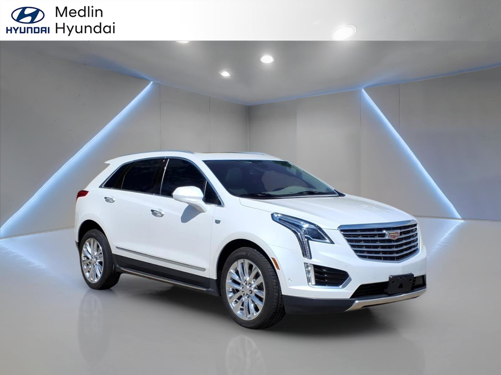 Used 2017 Cadillac XT5 Platinum w/ Driver Assist Package image 1