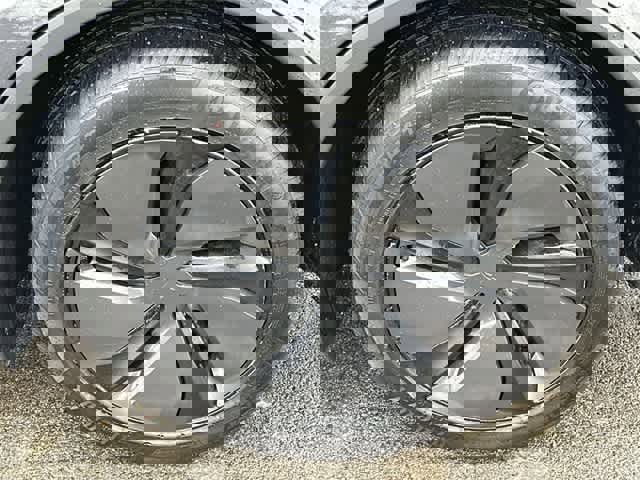 Used 2026 Tesla Model Y Long Range image 5