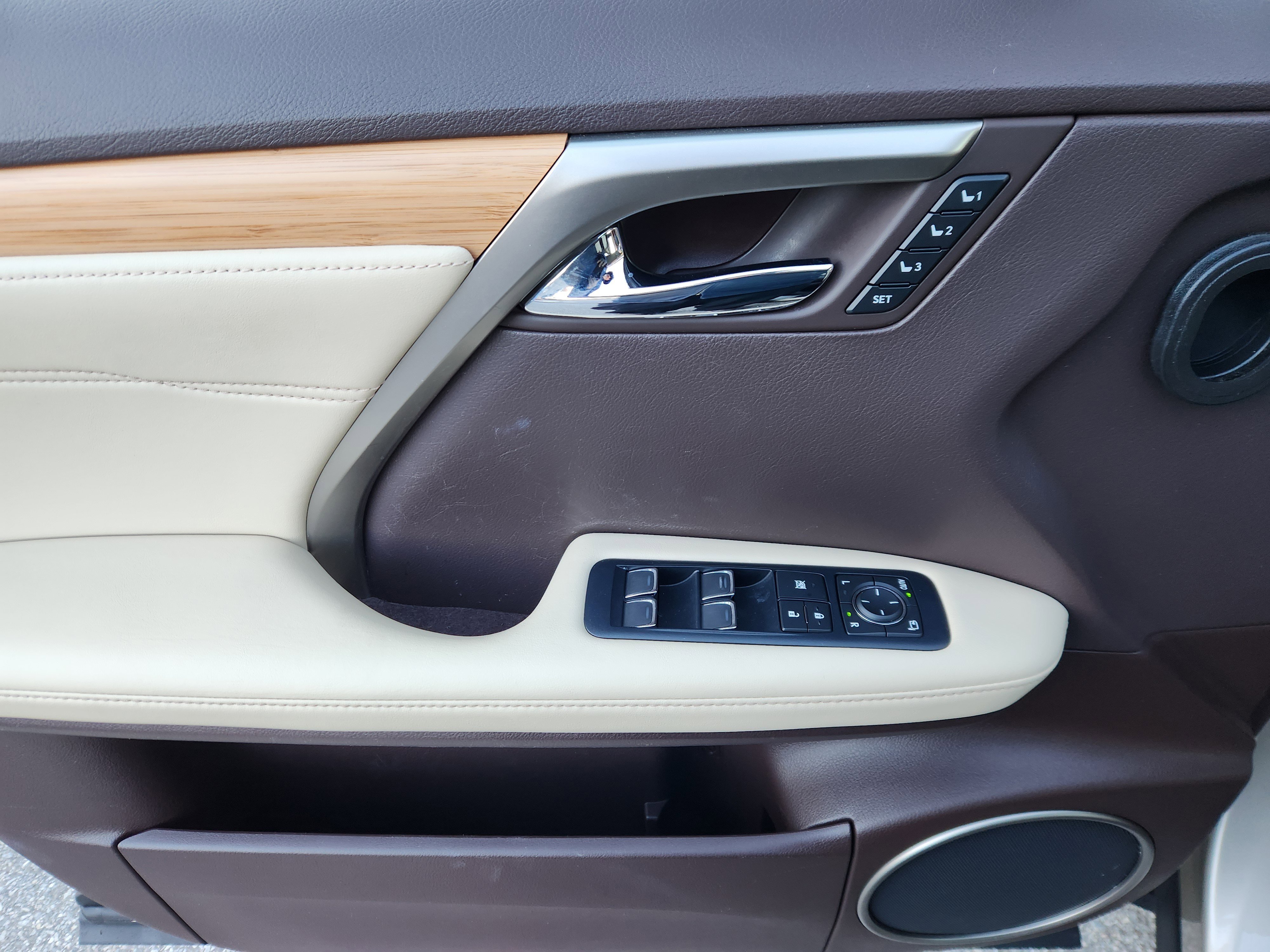 Used 2018 Lexus RX 350L Luxury image 19