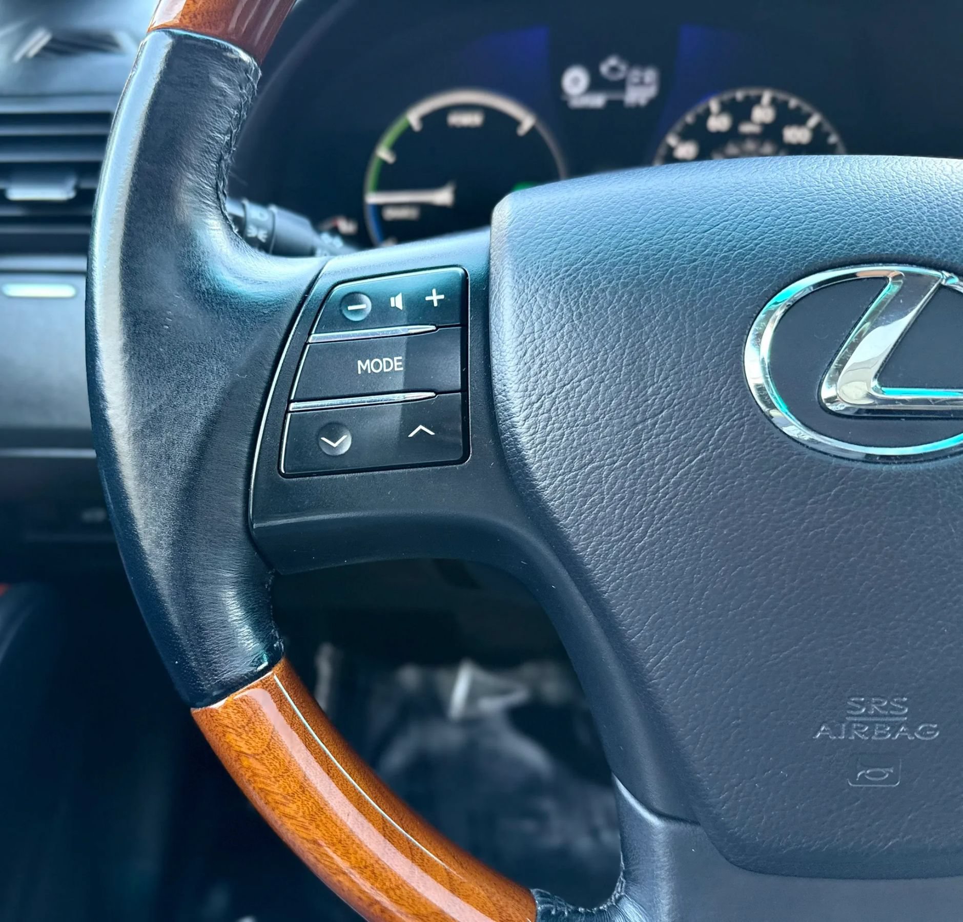 Used 2010 Lexus RX 450h AWD w/ Premium Pkg image 14