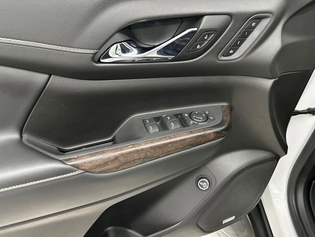 Used 2021 GMC Acadia Denali w/ Denali Technology Package AWD/4WD image 8