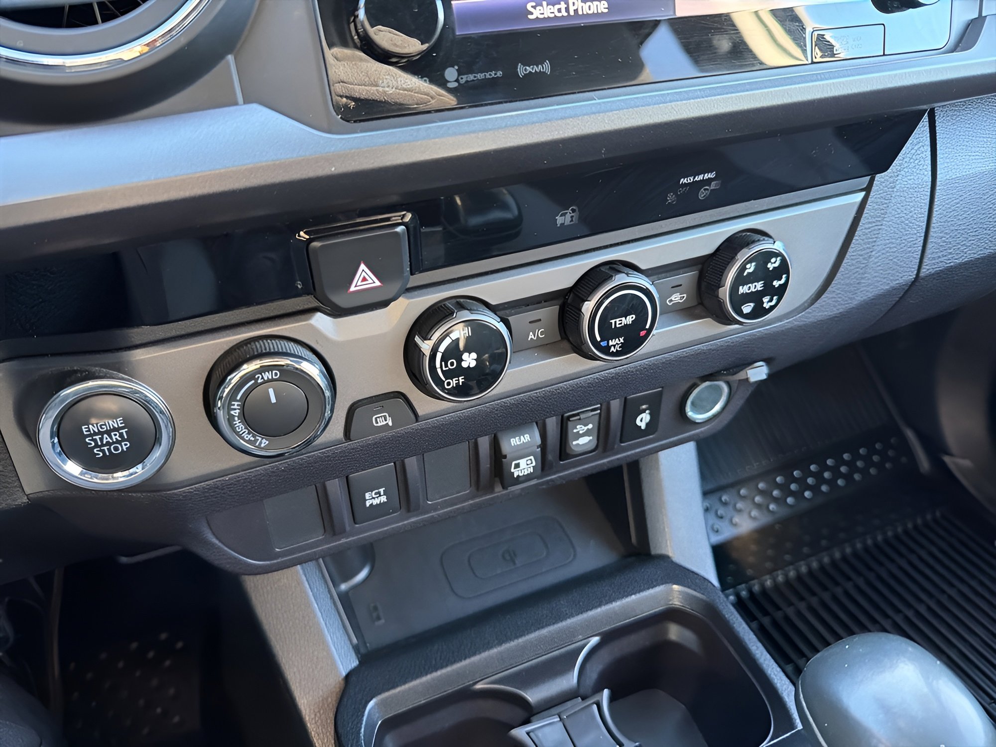 Used 2018 Toyota Tacoma TRD Sport image 19