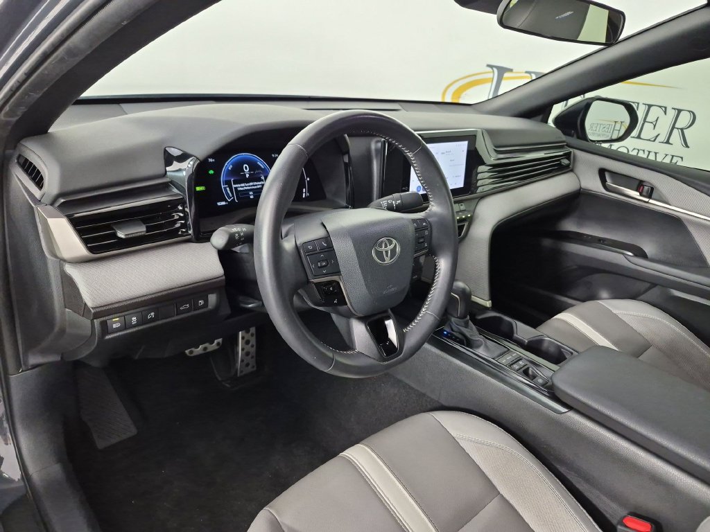 Used 2025 Toyota Camry SE FWD image 17