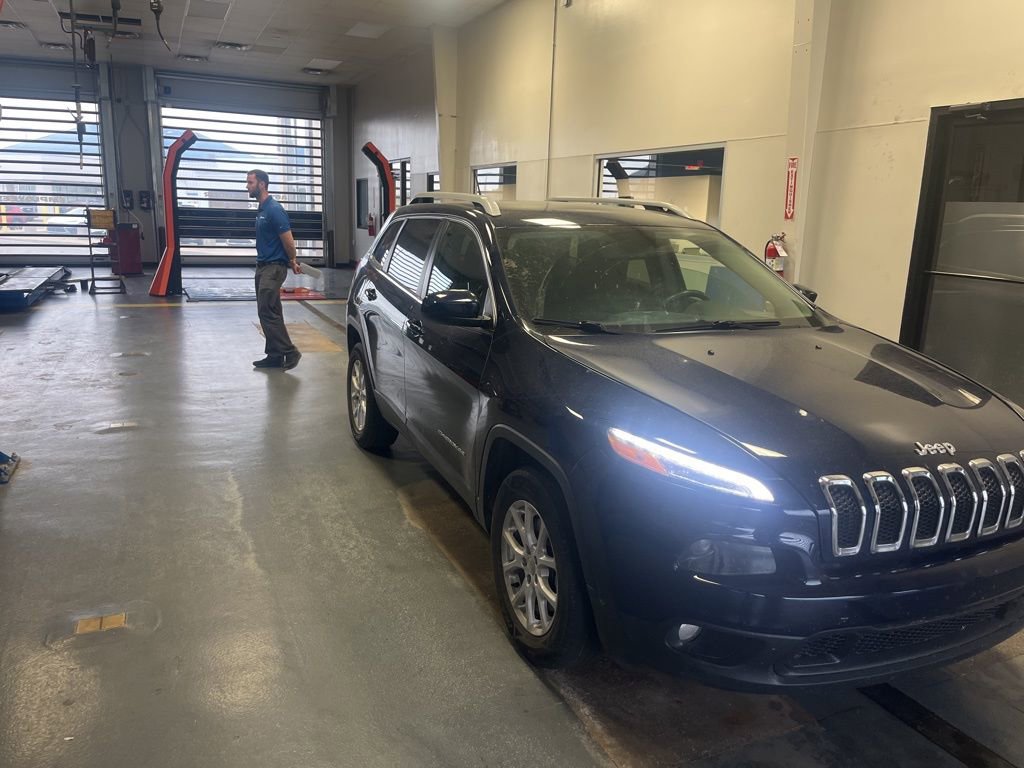 Used 2014 Jeep Cherokee Latitude AWD/4WD image 1
