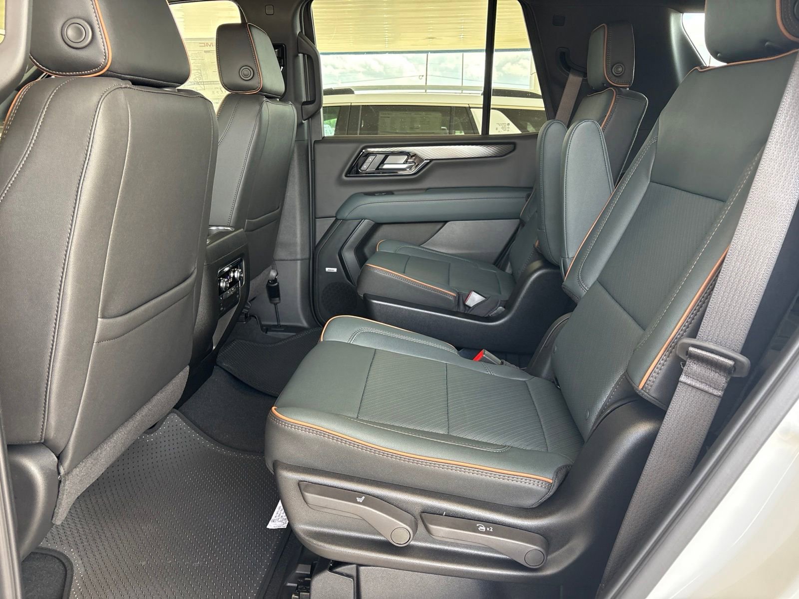 New 2026 GMC Yukon AT4 w/ AT4 Premium Package AWD/4WD image 18