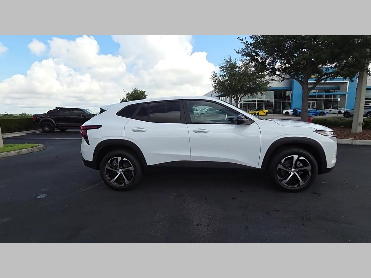New 2026 Chevrolet Trax RS w/ Sunroof Package FWD image 16