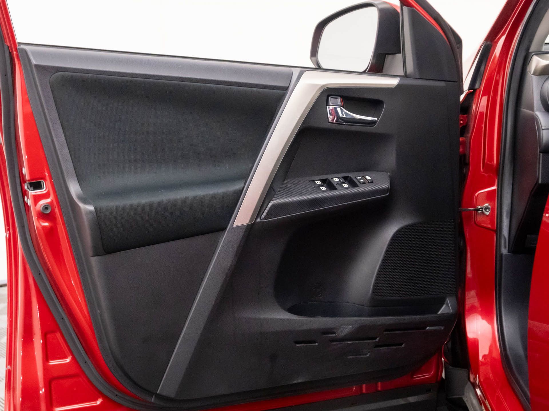 Used 2015 Toyota RAV4 XLE image 13