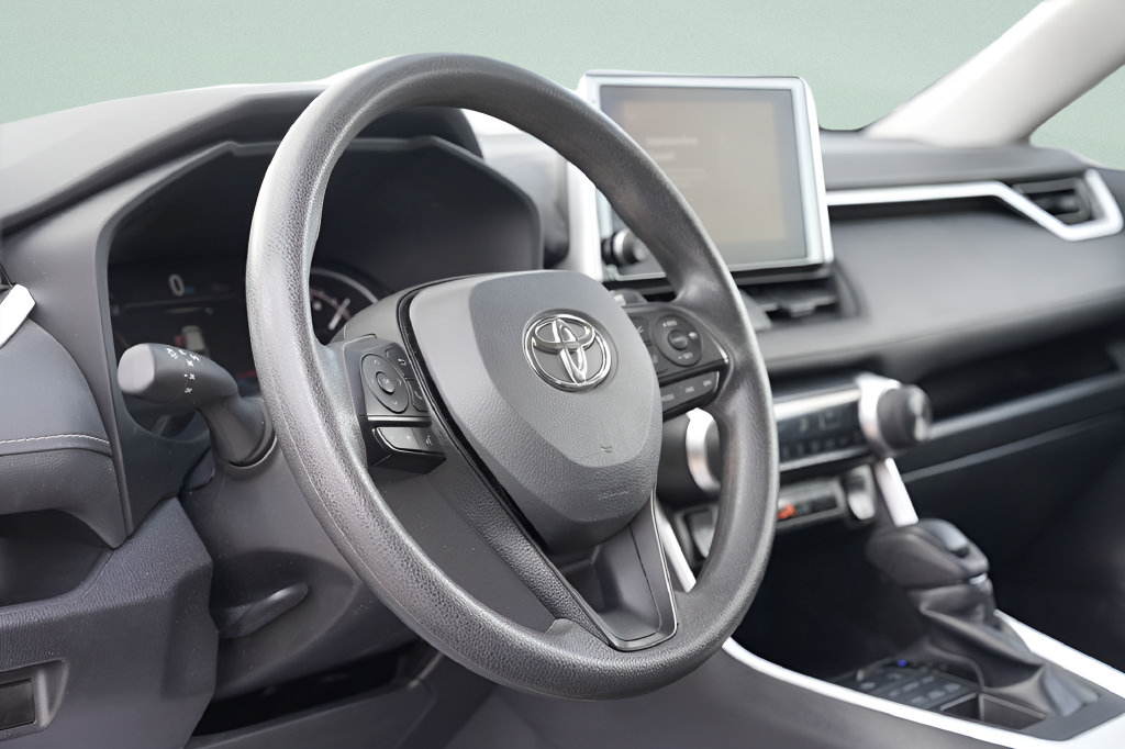 Used 2025 Toyota RAV4 LE AWD/4WD image 22