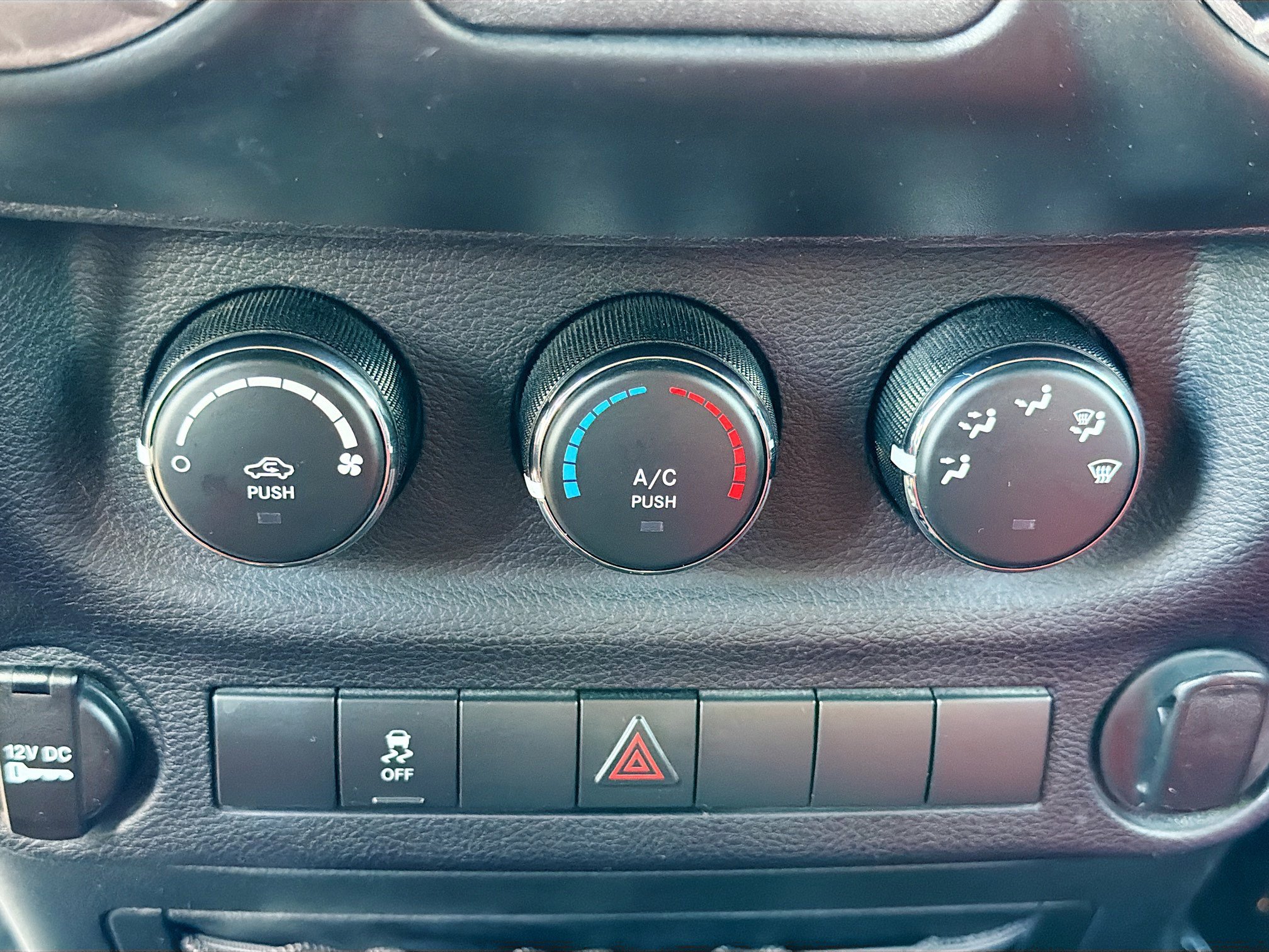 Used 2017 Jeep Wrangler Sport w/ Connectivity Group AWD/4WD image 27