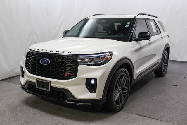 Used 2025 Ford Explorer ST AWD/4WD image 4