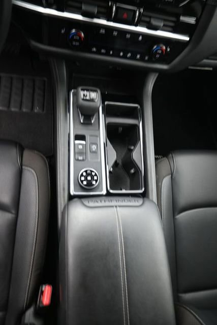 Used 2025 Nissan Pathfinder SL image 31